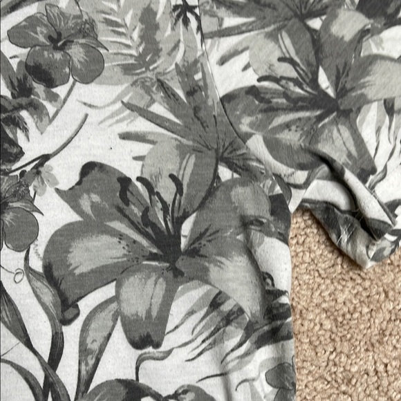 Attention Gray and White Short Sleeve Tee with Tropical Print - Picture 4 of 5
